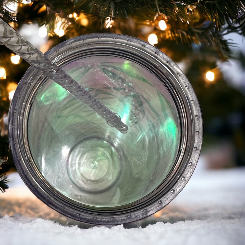 Starbucks 2023 Holiday Iridescent Winter White Cold Cup Venti 24oz Tumbl… - Picture 6 of 6